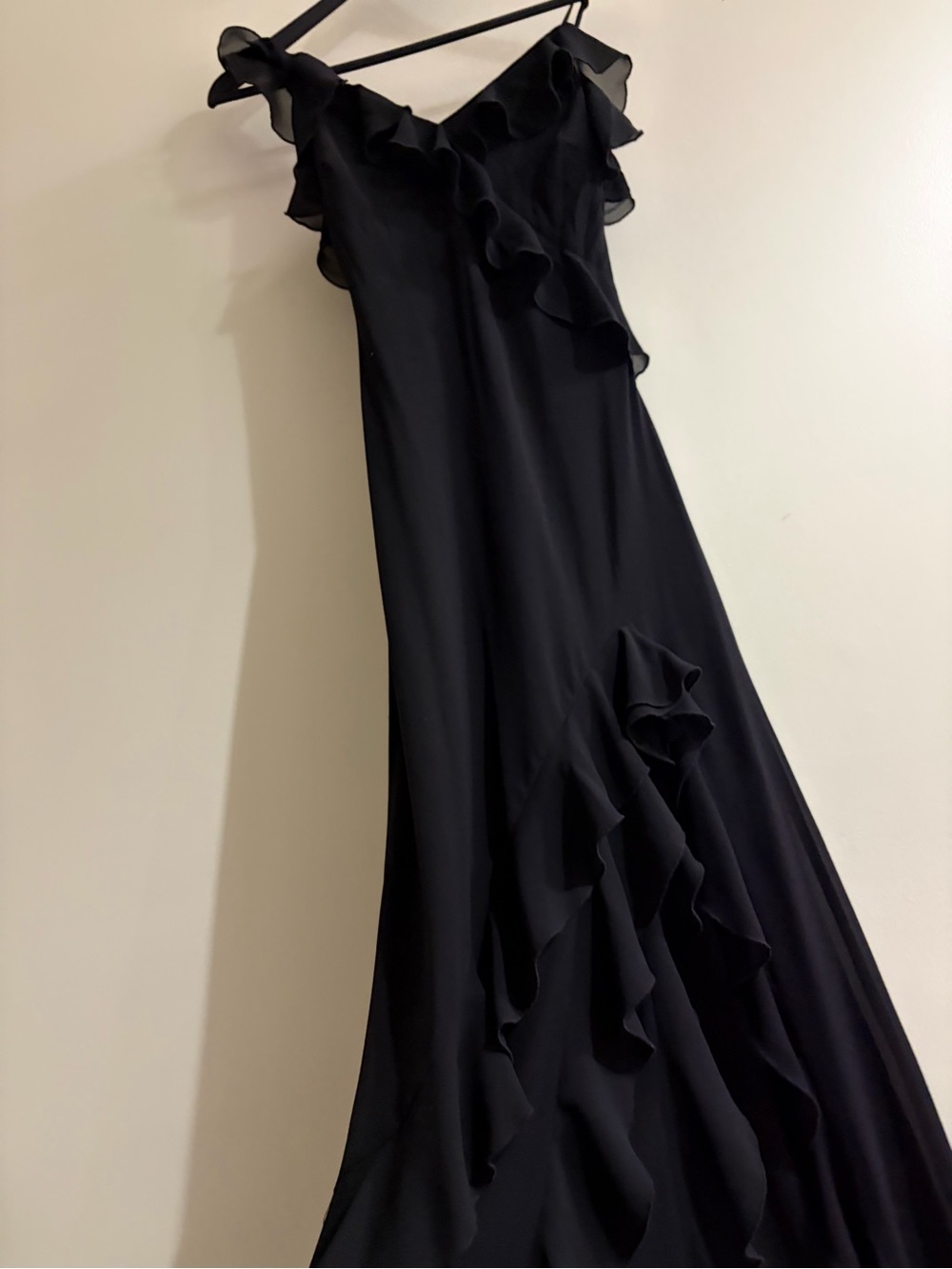 Elegant One-Shoulder Black Ruffle Evening Dress